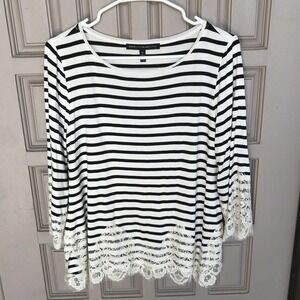 WHBM Top SzM Blk/Wht Stripe Lace Embellishment Boat Neck Used